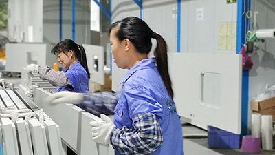 林森易潔門-噴涂廠現(xiàn)場(chǎng)